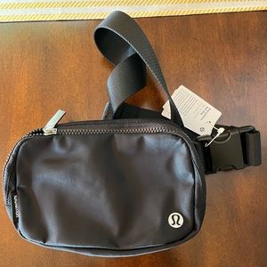 NWT black lulu everywhere bag